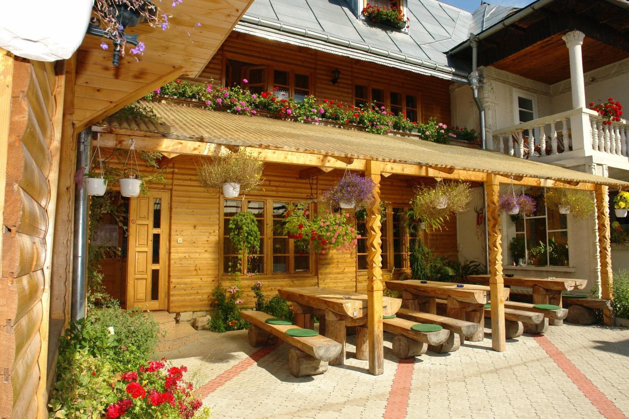Pension Crizantema Vatra Moldoviţei Extérieur photo